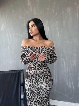 Kadın Madonna Yaka Dalgıç Kumaş Leopar Desen Maxi Boy Derin Yırtmaçlı Elbise - 2