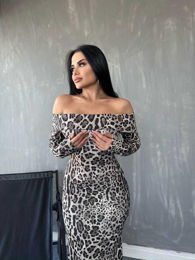 Kadın Madonna Yaka Dalgıç Kumaş Leopar Desen Maxi Boy Derin Yırtmaçlı Elbise - 2