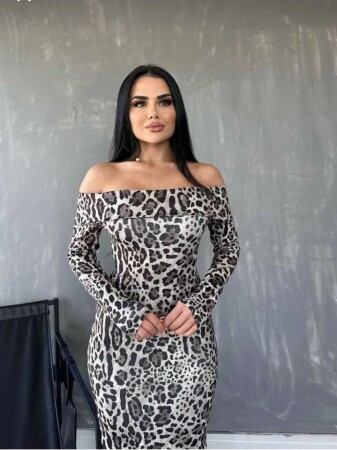 Kadın Madonna Yaka Dalgıç Kumaş Leopar Desen Maxi Boy Derin Yırtmaçlı Elbise - 4