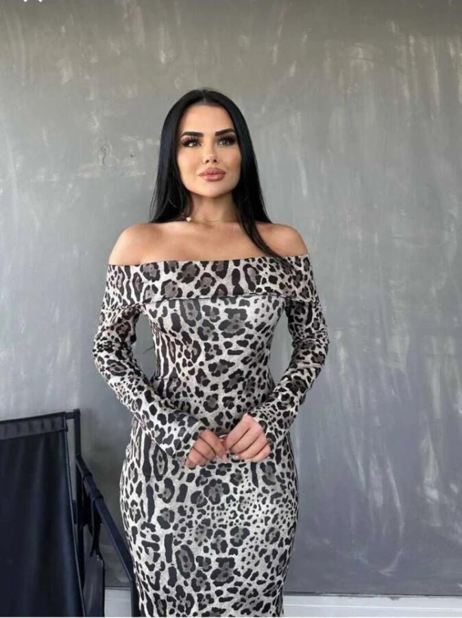 Kadın Madonna Yaka Dalgıç Kumaş Leopar Desen Maxi Boy Derin Yırtmaçlı Elbise - 4