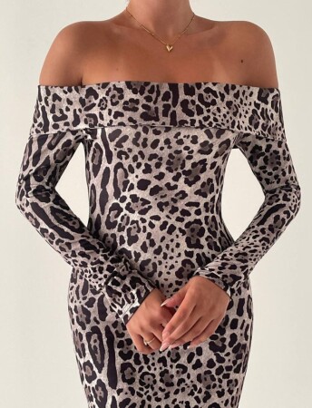 Kadın Madonna Yaka Dalgıç Kumaş Leopar Desen Maxi Boy Derin Yırtmaçlı Elbise - 6