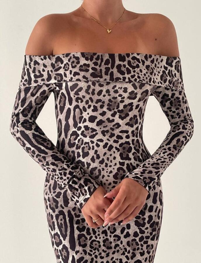 Kadın Madonna Yaka Dalgıç Kumaş Leopar Desen Maxi Boy Derin Yırtmaçlı Elbise - 6