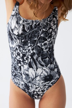 Akbeniz Kadın Siyah Çiçek Desenli Aksesuar Askılı Tek Parça Mayo - 5