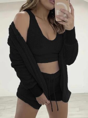 Kadın Uzun Kollu Ceket, Askılı Peluş Bluz Ve şort üçlü Takım - ANGELINO BuyukBedeniz