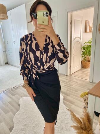 Kadın Uzun Kollu Kruvaze Yaka Dijital Baskılı Fiyonk Detay Atlas Kumaş Elbise - 9