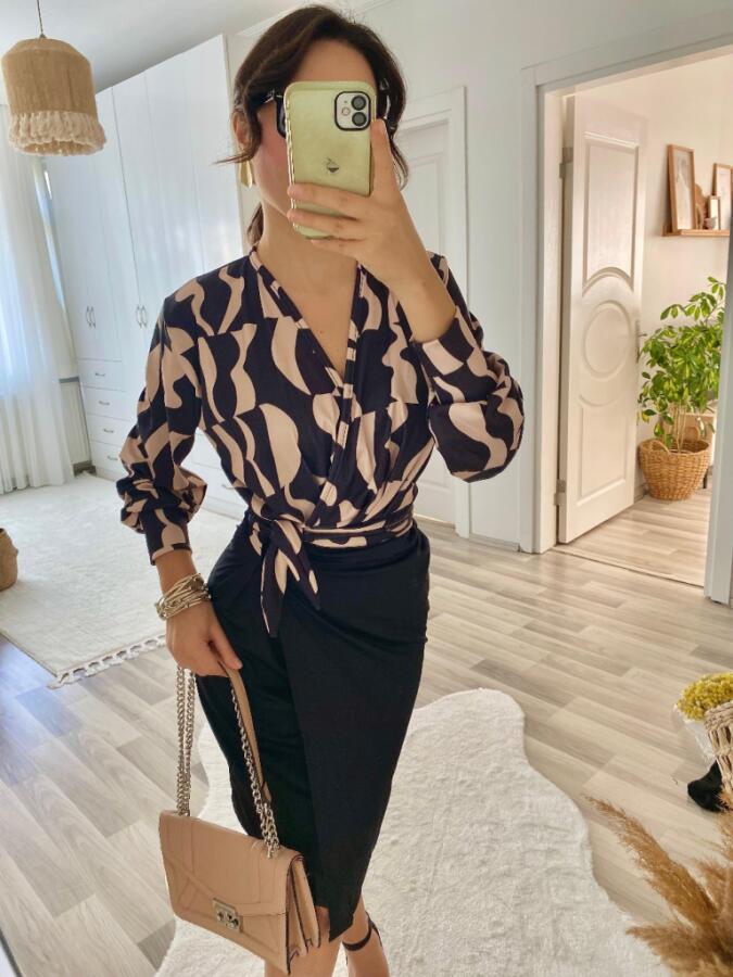 Kadın Uzun Kollu Kruvaze Yaka Dijital Baskılı Fiyonk Detay Atlas Kumaş Elbise - 12