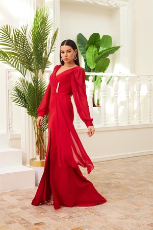 Kırmızı Şifon Toka Detaylı Uzun Abiye Elbise - 1