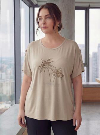 Kol Detaylı Taş Baskılı Büyük Beden Tişört Bej - RMG
