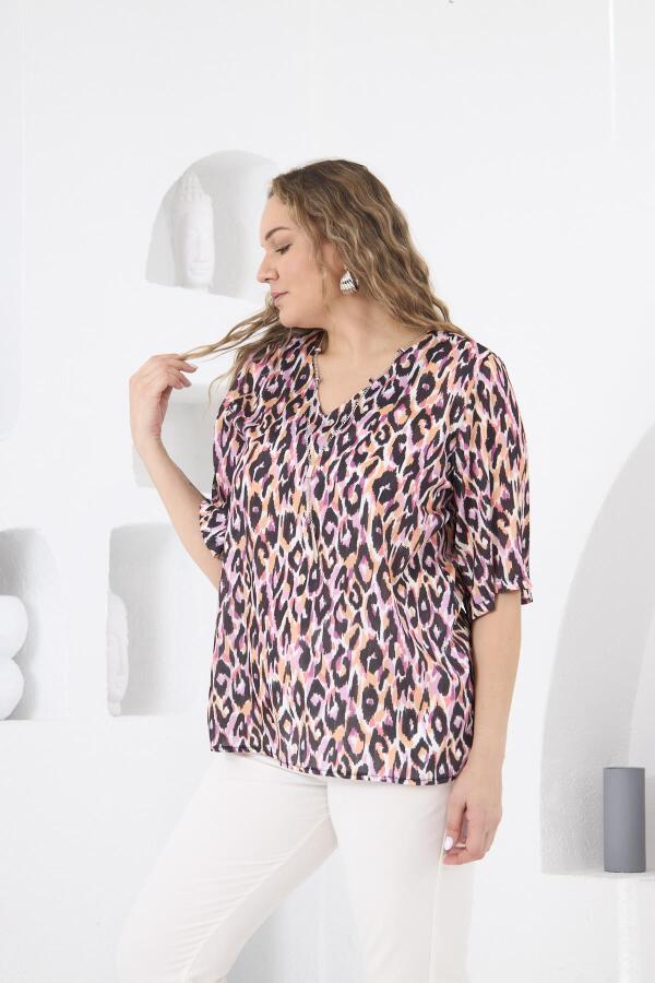 Kolye Detaylı Büyük Beden Leopar Bluz - 3