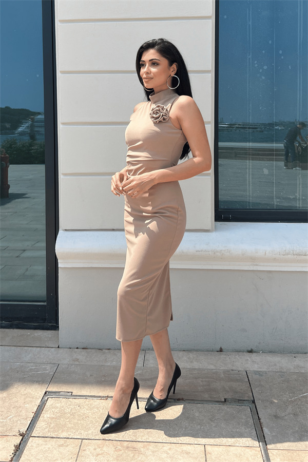 Krep Kumaş Büzgü Detaylı Sıfır Kol Kalem Elbise - Camel - 2