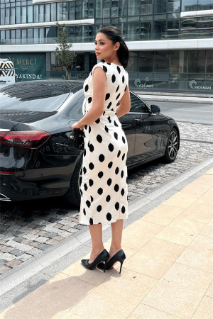 Krep Kumaş Düğme Detaylı Kalem Elbise - KREM - 5