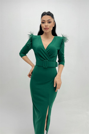 Krep Kumaş Omuzları Tüylü Yırtmaç Detaylı Abiye Elbise - ZÜMRÜT YEŞİL - Angelino Moda