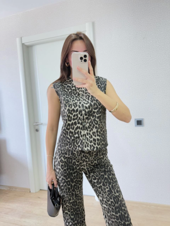 Leopar Desenli Düğmeli Bluzlu Pantolon İkili Takım -Leopar - 1