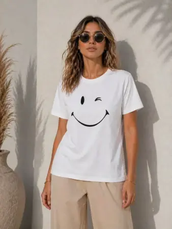 Minimal Gülümseyen Yüz Baskılı Tişört Kısa Kol Yazlık T-Shirt - Beyaz - 1