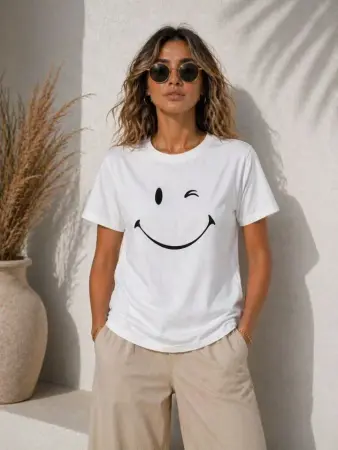 Minimal Gülümseyen Yüz Baskılı Tişört Kısa Kol Yazlık T-Shirt - Beyaz - 2