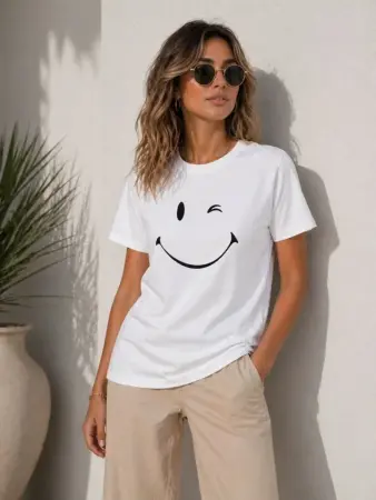 Minimal Gülümseyen Yüz Baskılı Tişört Kısa Kol Yazlık T-Shirt - Beyaz - 3
