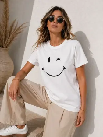 Minimal Gülümseyen Yüz Baskılı Tişört Kısa Kol Yazlık T-Shirt - Beyaz - 4