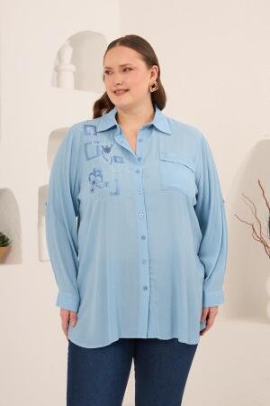Nakış Detaylı Yanları Yırtmaçlı Büyük Beden Gömlek Bebe Mavi - RMG