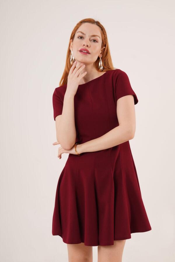Önden Dikiş Detaylı Çan Model Bordo Elbise - 3