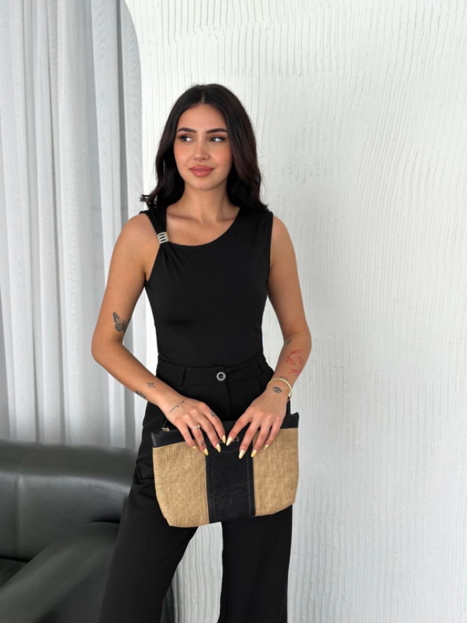 Osy Modal Yumuşak Dokulu Kumaş Bisiklet Yaka Sıfır Kol Bluz Omuz Toka Aksesuar Detaylı - Siyah - 4