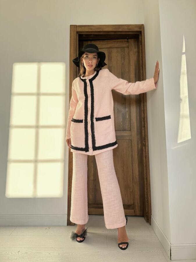 Pembe Siyah Şeritli Yakasız Ceket Ve Pantolon Takım - 1
