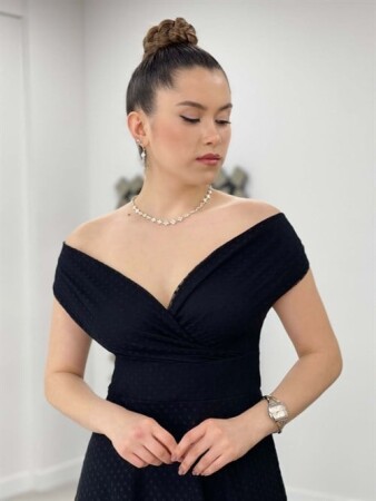 Puantiye Detaylı Kayık Yaka Elbise - SİYAH - 4