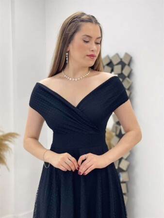 Puantiye Detaylı Kayık Yaka Midi Boy Elbise - SİYAH - 4