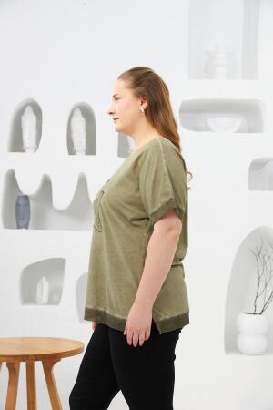 Pul Payet İşlemeli Büyük Beden Boyamalı Tişört Haki - RMG (1)