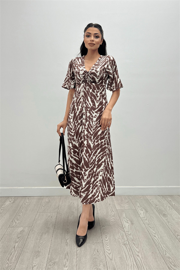 Saten Kumaş Göğsü Büzgü Detaylı Elbise - KAHVERENGİ - 3