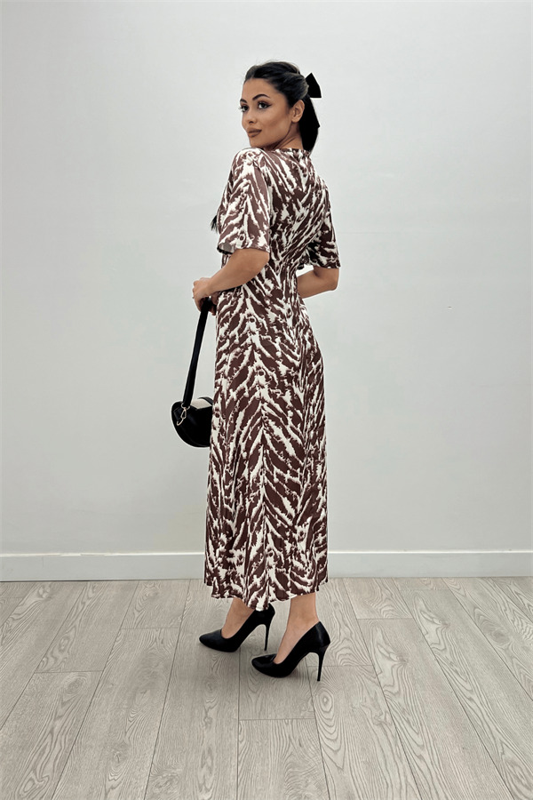 Saten Kumaş Göğsü Büzgü Detaylı Elbise - KAHVERENGİ - 5