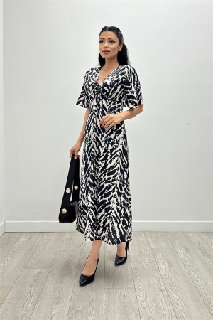 Saten Kumaş Göğsü Büzgü Detaylı Elbise - SİYAH - 3