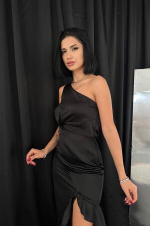 Siyah Volanlı Saten Abiye - ANGELINO BuyukBedeniz (1)