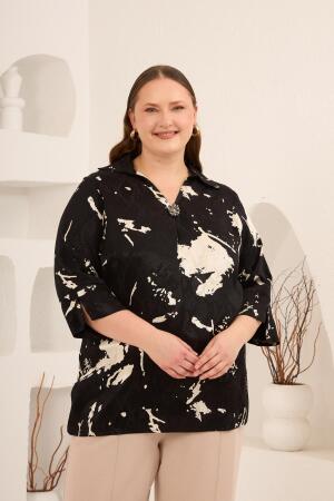 Soyut Desenli Broş Detaylı Kadın Büyük Beden Bluz Siyah - 1