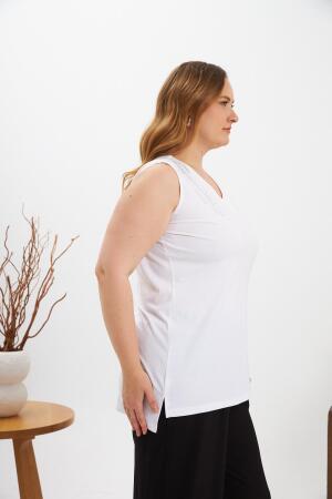 Taş Detaylı Büyük Beden Kolsuz Bluz Ekru - RMG (1)