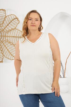 Taş Detaylı Büyük Beden Sıfır Kol Bluz Beyaz - RMG