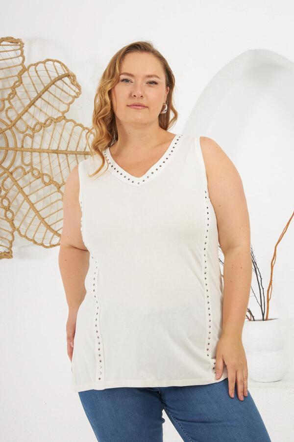 Taş Detaylı Büyük Beden Sıfır Kol Bluz Beyaz - 1