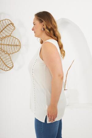 Taş Detaylı Büyük Beden Sıfır Kol Bluz Beyaz - RMG (1)