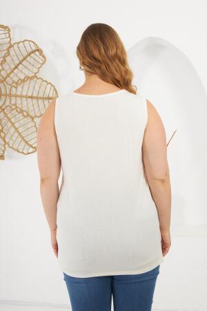 Taş Detaylı Büyük Beden Sıfır Kol Bluz Beyaz - 5