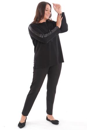 Trend42plus Büyük Beden Kolu Deri Şerit Detaylı Kendinden Taşlı Siyah Bluz - (1)