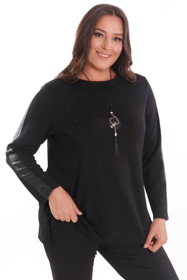 Trend42plus Büyük Beden Kolu Deri Şerit Detaylı Kendinden Taşlı Siyah Bluz - 3