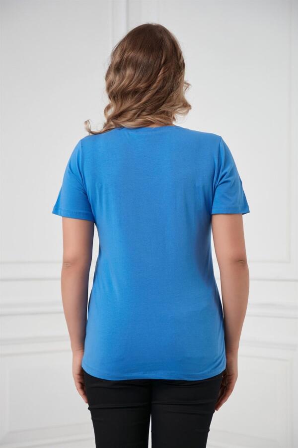 V Yaka Büyük Beden Saks Tişört - 4