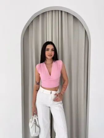 Vatkalı Kolsuz V Yaka Drapeli Crop Bluz Likralı Fit - Pembe - 4