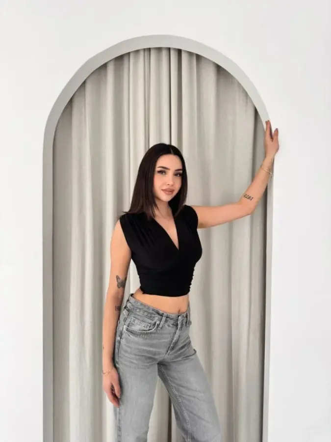 Vatkalı Kolsuz V Yaka Drapeli Crop Bluz Likralı Fit - Siyah - 3