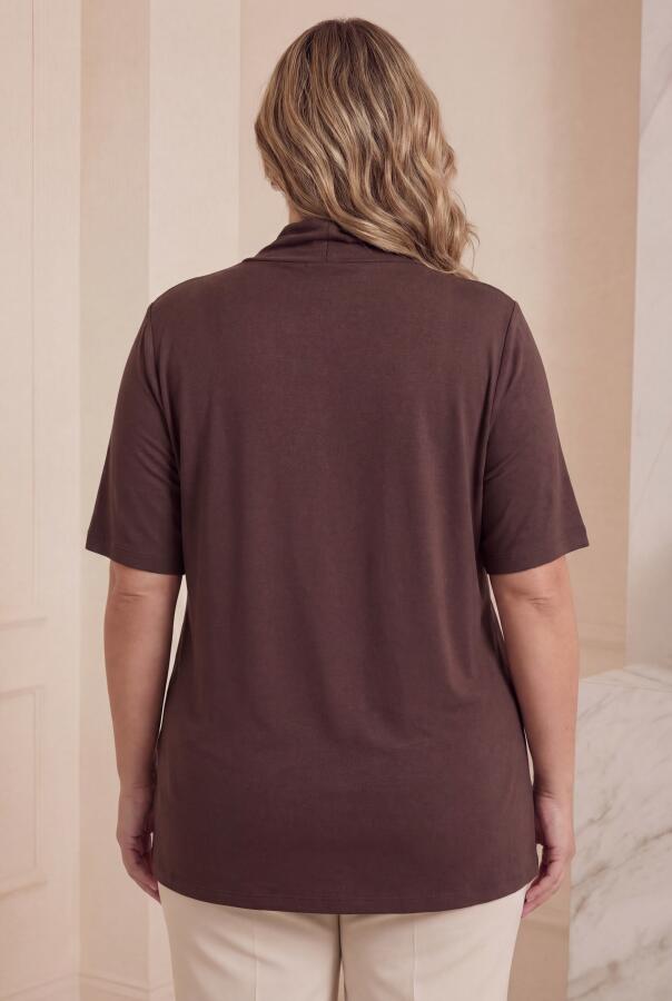 Yaka Aksesuarlı Büyük Beden Tişört Kahve - 4