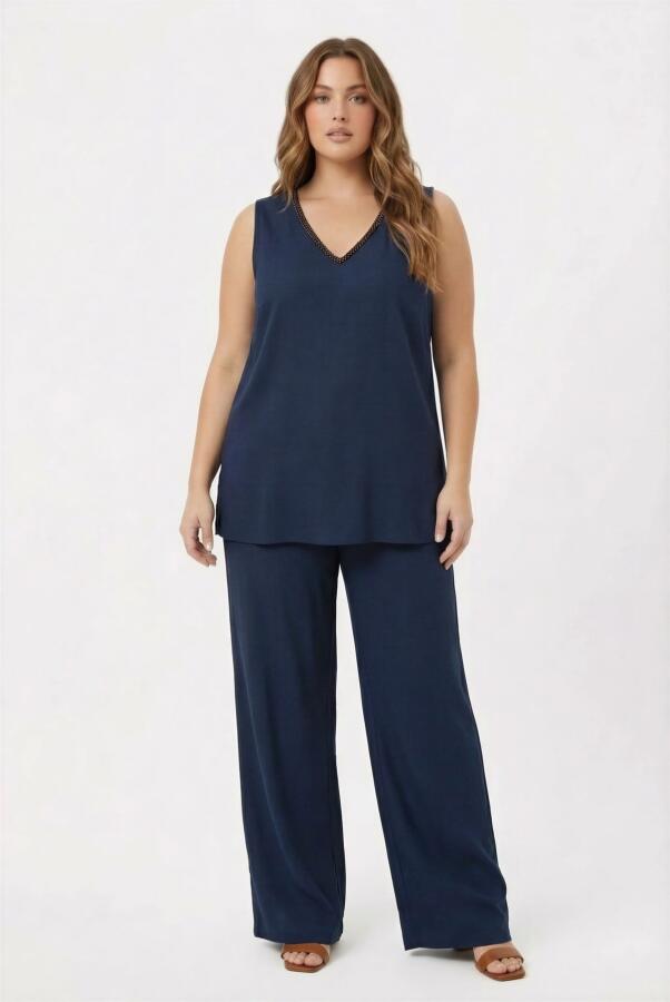 Yaka Boncuk Detaylı Kadın Büyük Beden Bluz Pantolon Takım Lacivert - 1