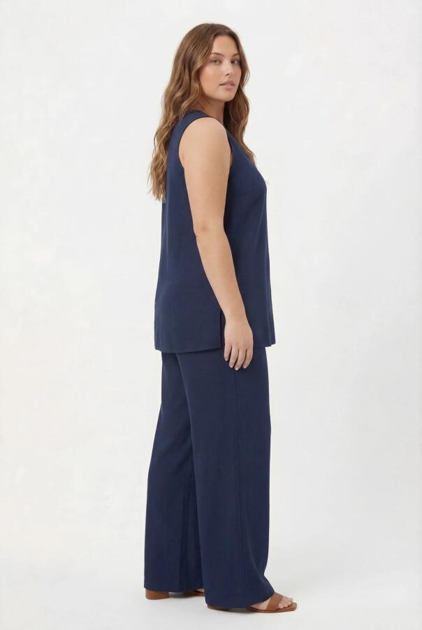 Yaka Boncuk Detaylı Kadın Büyük Beden Bluz Pantolon Takım Lacivert - 3