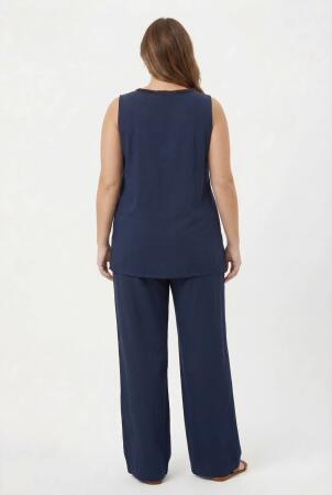 Yaka Boncuk Detaylı Kadın Büyük Beden Bluz Pantolon Takım Lacivert - 4