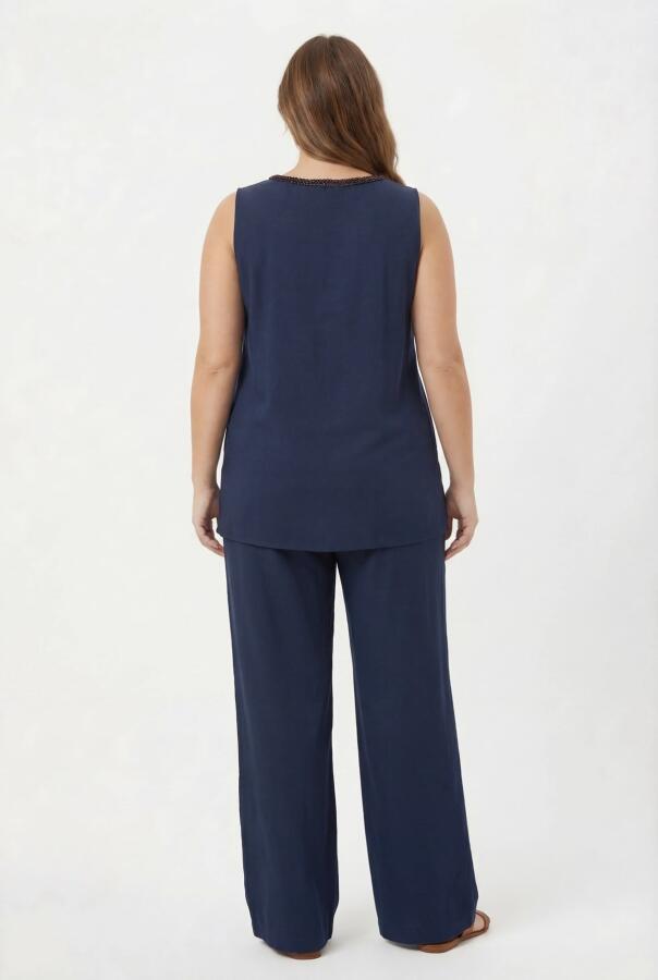 Yaka Boncuk Detaylı Kadın Büyük Beden Bluz Pantolon Takım Lacivert - 4