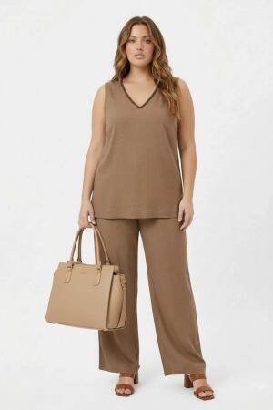 Yaka Boncuk Detaylı Kadın Büyük Beden Bluz Pantolon Takım Vizon - RMG