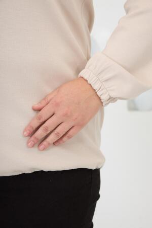 Yaka Detaylı Kol ve Eteği Büzgülü Büyük Beden Sweat Krem - RMG (1)